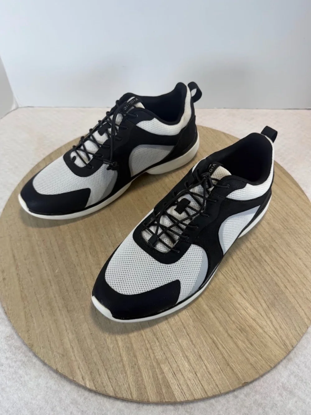 Vionic Womens 11 Athletic Walking Sneakers Black White Mesh NWT